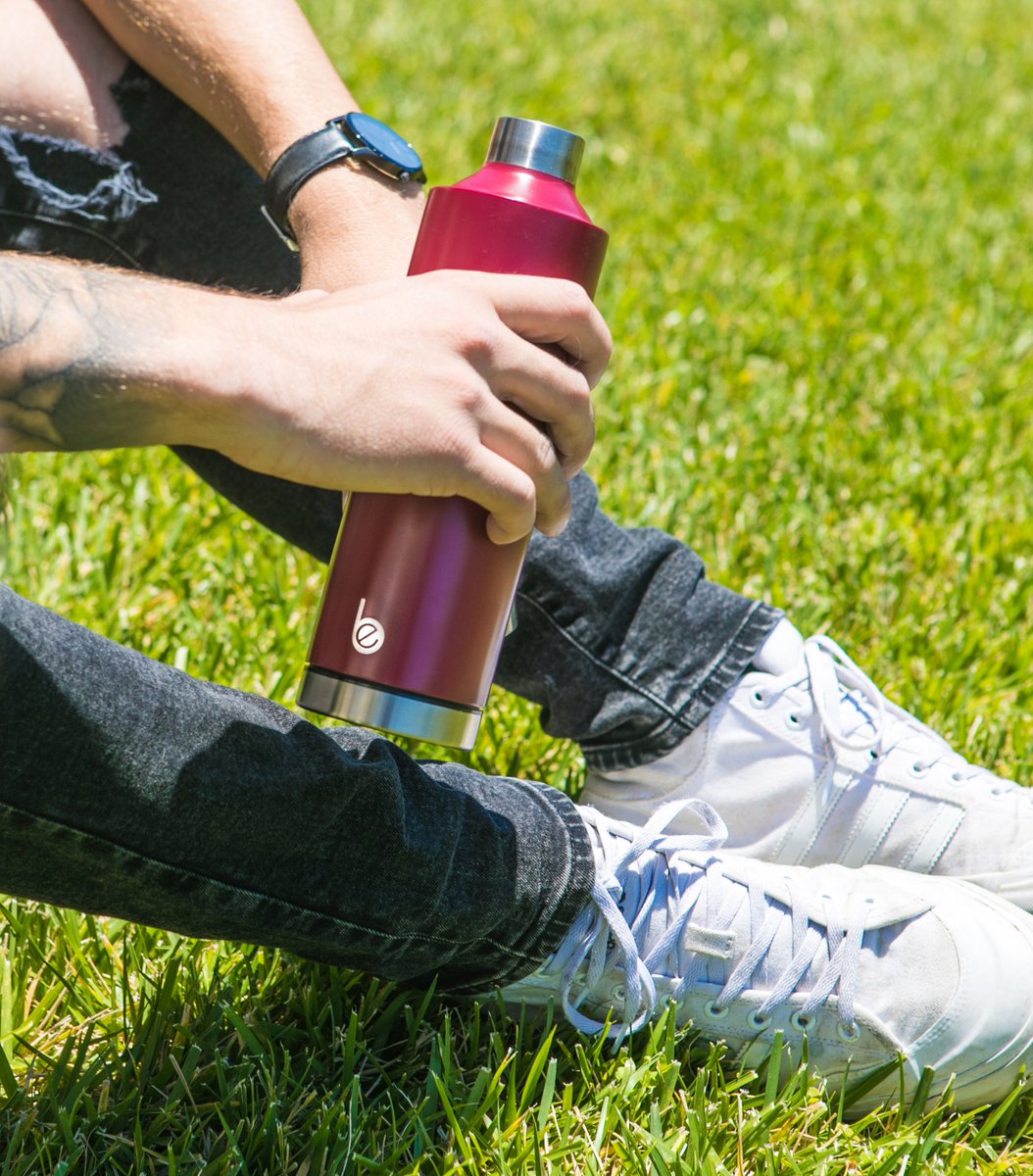 With summer just starting a bottle that keeps your beverage cold for 24 hours is perfect for beating the heat. ☀️ 🕶️ #SummerTime #BeatTheHeat #DrinkMoreWater