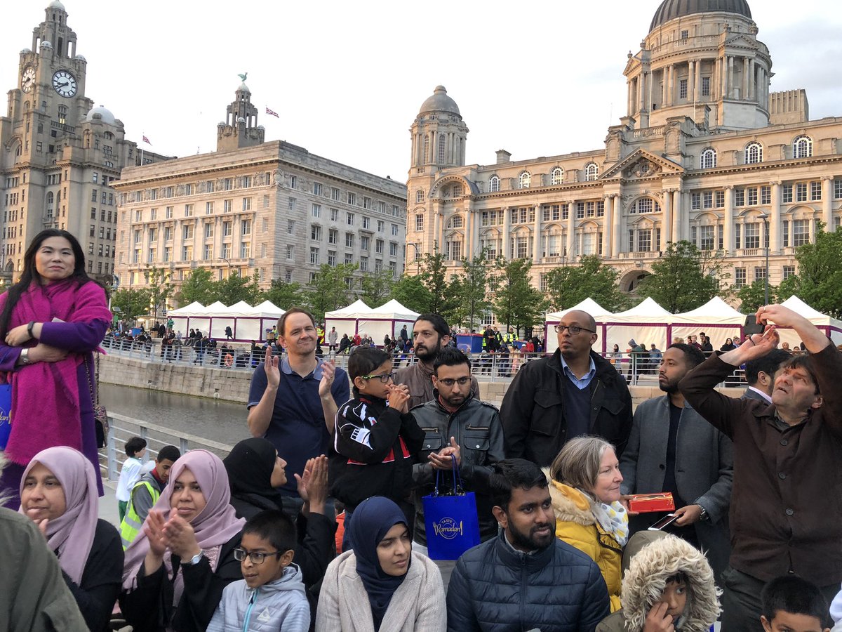 ellenloudon's tweet photo. Wishing #EidMubarak to my Muslim friends. Here is a beautiful reminder of the wonderful Iftar at pier head a few weeks back. @WirralDeen @TasteRamadan https://t.co/slxzefDlCE