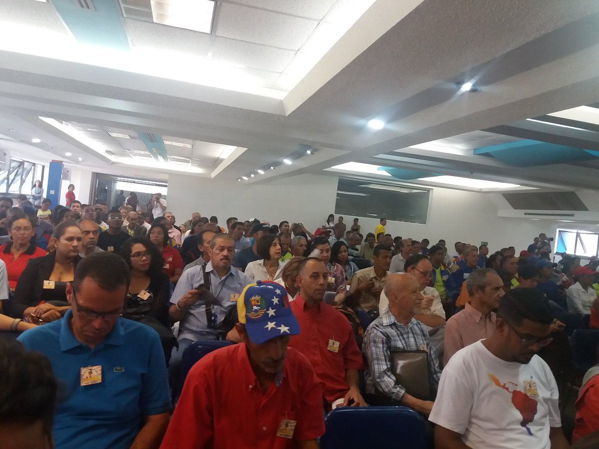 FtuvNoticia's tweet photo. #Hoy #EsNoticia en la #UBV se realizó el Congreso de trabajadores Constituyente del sector universitario para impulsar la transformación universitaria #UniónYLealtad  en todos los sectores de nuestras universidades  #JuntosSomoMas #Venceremos https://t.co/OxRM4PItTT
