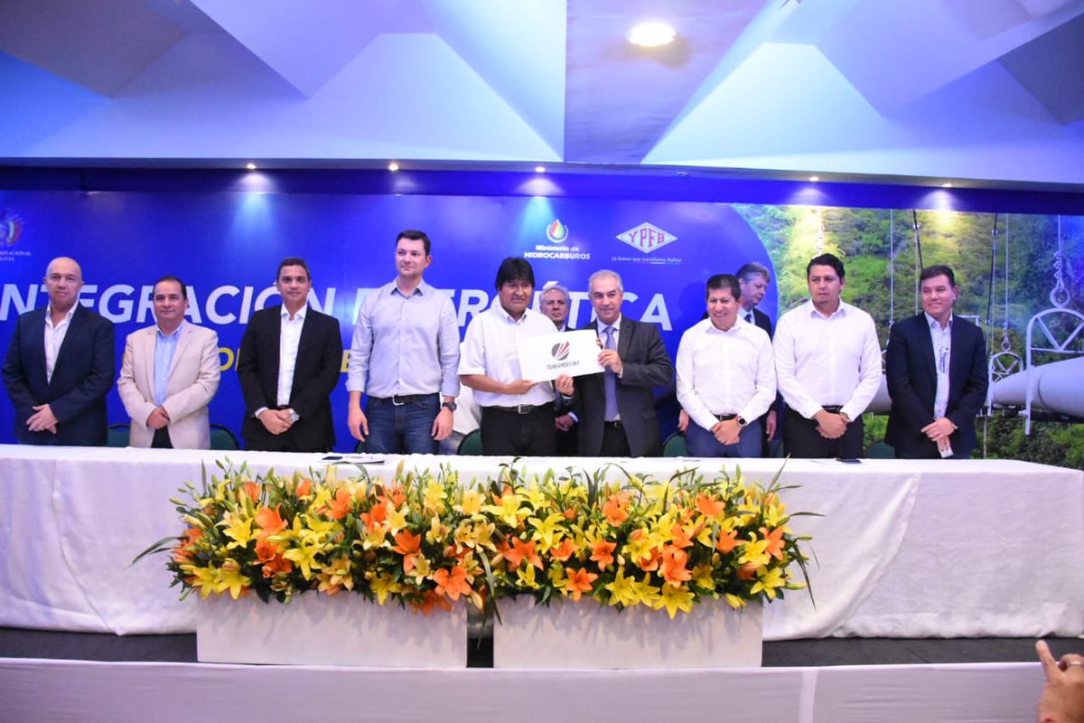Participamos en la firma de un memorándum de entendimiento para la integración energética entre #Bolivia y #Brasil. Comercializaremos nuestros hidrocarburos en el estado de Mato Grosso do Sul. Saludamos la ampliación de nuestro mercado con los hermanos brasileños.