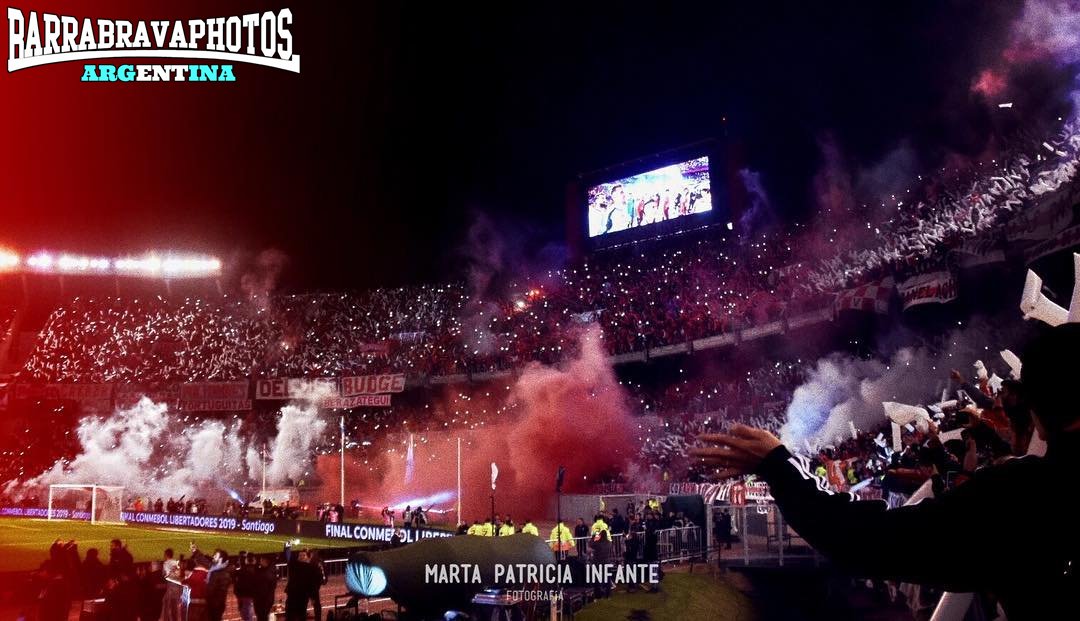 Recibimiento de Los Hinchas de River Plate el jueves Vs Athlético Paranaense, en la final de la Recopa Sudamericana.