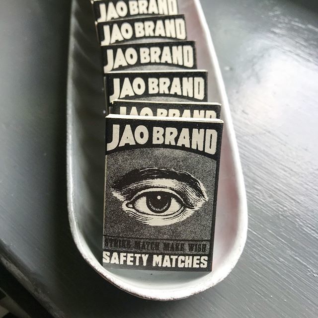 Don’t worry, Tuesday Ingredient Education will be returning next week,💙 but in the meantime here are some fancy custom #JaoBrand match books. Are they not just screaming COME ON BABY LIGHT MY FIRE?? 🔥 .
.
.
.
.

#greenbeauty #cleanbeauty #multipurpos… bit.ly/2WpZIsg