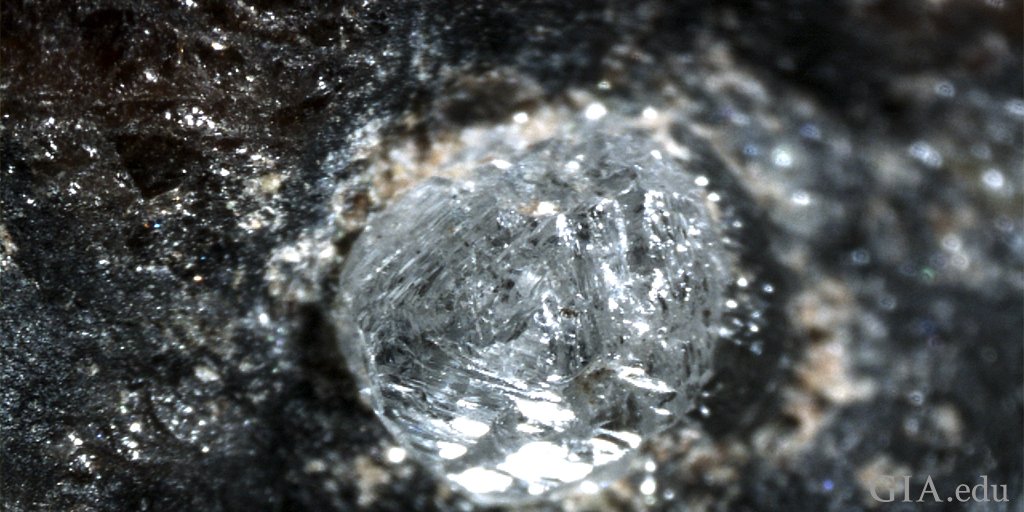 GIAnews's tweet photo. Natural #diamonds are found in two types of rock – peridotite &amp; eclogite. It's important for gemologists to understand how diamonds form to better predict where to find them. This article by GIA's Karen Smit explores this topic. https://t.co/gkAC75mnNn https://t.co/8T2UdmY4yK