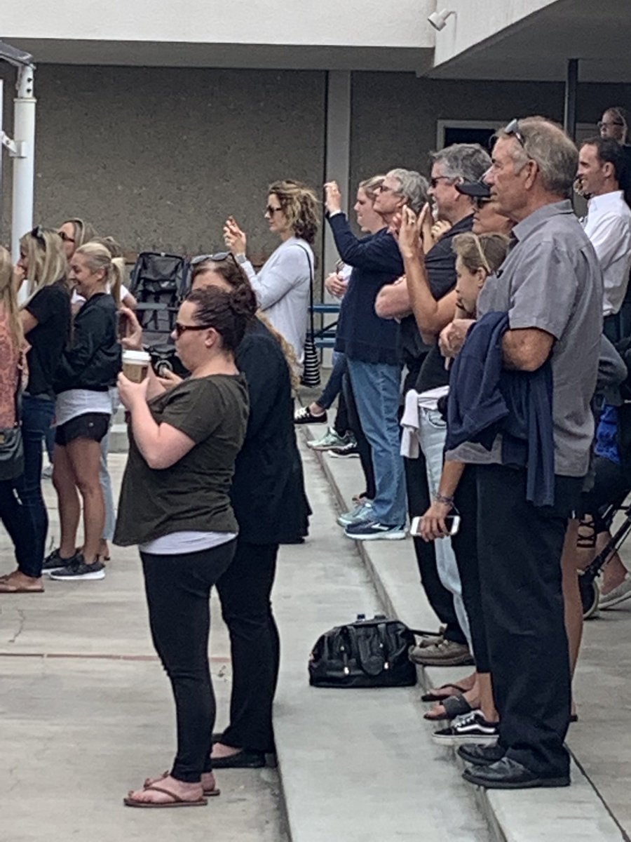 Haweselementary's tweet photo. We have a full house for our first HB sing!   #hbhistory #paparazzi #behawesome #hawesnation https://t.co/soISnwZOFM