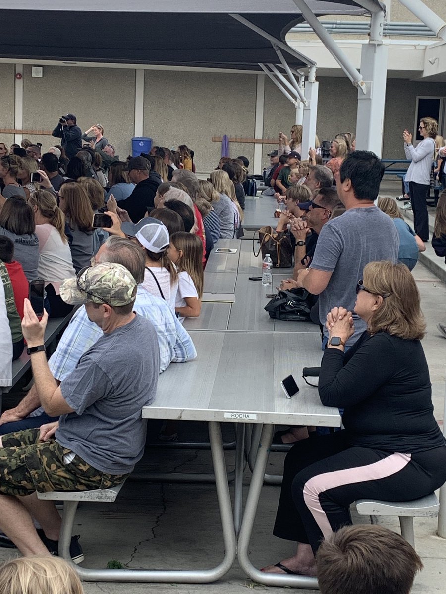 Haweselementary's tweet photo. We have a full house for our first HB sing!   #hbhistory #paparazzi #behawesome #hawesnation https://t.co/soISnwZOFM