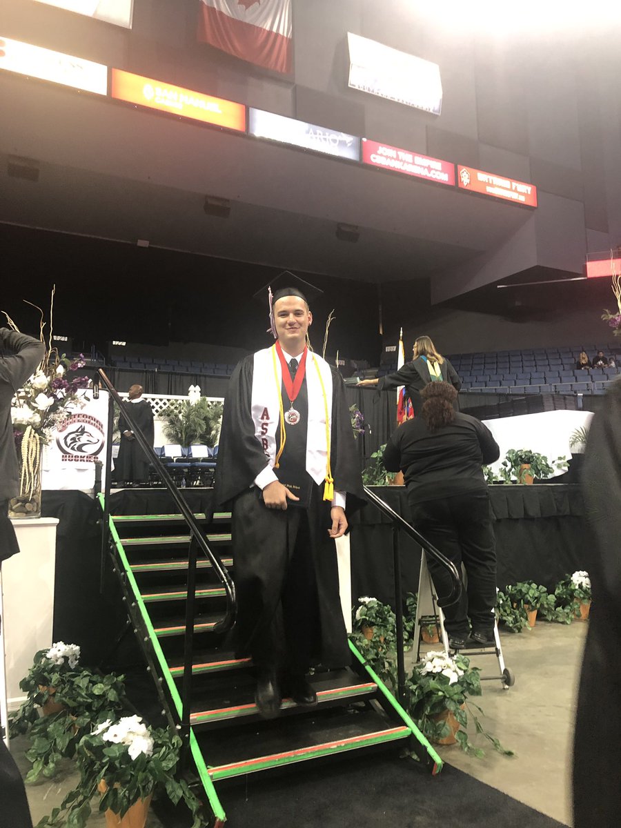 JsNJourneys's tweet photo. Sheer joy that is much deserved. Class of 2019 #Cen10 🎓 https://t.co/R4sFU3LBhx