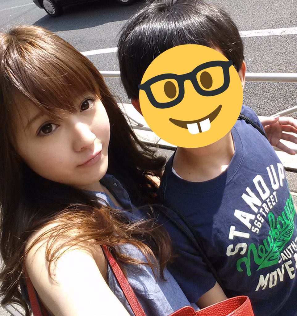 公式 山本ひかる Pococha毎日配信中 先日は母の誕生日だったでござるよ 愛する家族と過ごせる時間はとても幸せな時間なので大切にしたいとおもいます 愛しの弟は私より全然大きくなっちゃって信じられないけど可愛すぎて