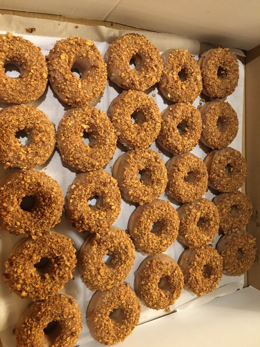 mark_stubbings's tweet photo. AFA Roadshow SYD. Sunsuper has donuts!! Join Gerard Bailey &amp; me at the Stand for morning tea! https://t.co/kdAL9SQ8hc