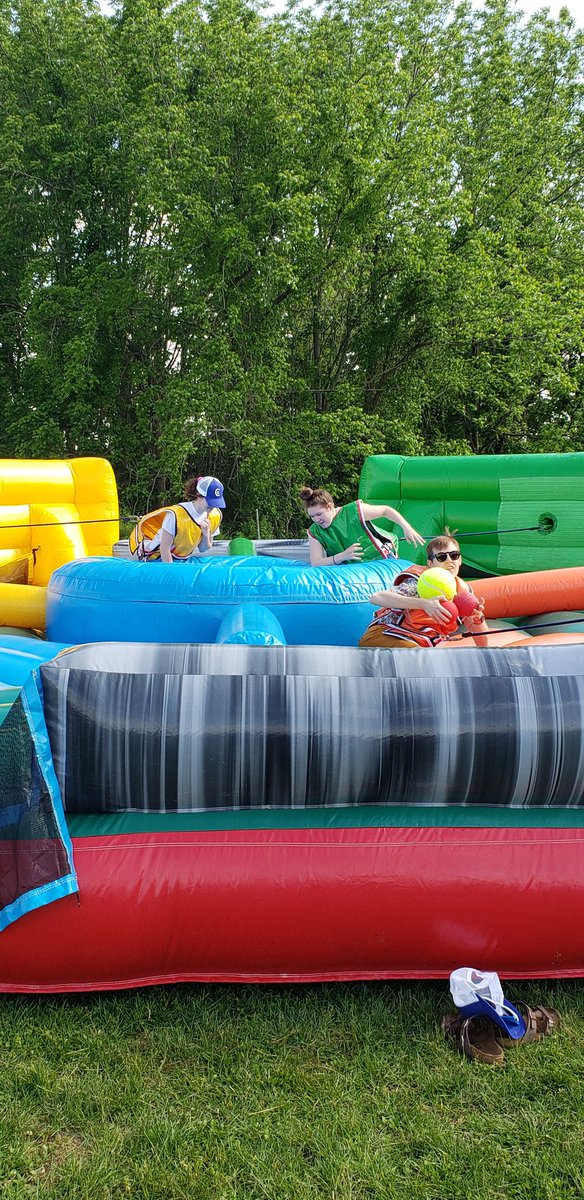 CHSCTEPathways's tweet photo. @gobluechs @CHSClippers2019 #seniorpicnic https://t.co/ATVEjSNRAX