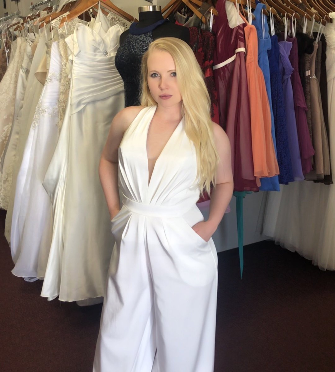 Is a dress not really your thing? We get it. So come check out this stunning wedding pantsuit! 

#BridalEleganceco #coloradosprings #colorado #notadress #pantsuit #weddings #weddinginspo #weddingforall #bridalattire