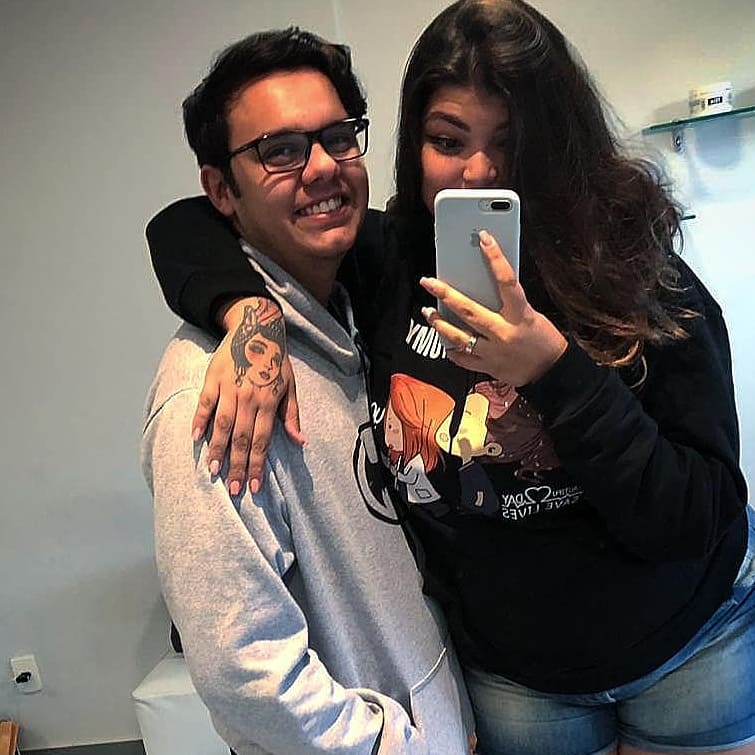 amarai_'s tweet photo. Coisas que deixam o meu dia mais FELIZ:
- Amor da minha vida ✔️
- Unha feita ✔️
- Moletom de Grey's Anatomy ✔️
- Aliança maravilhosaaaa ✔️ https://t.co/HLzv029Ee4