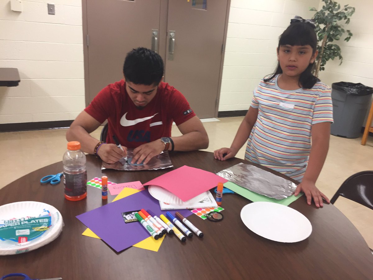 ASotoRamz44's tweet image. Parent &amp;amp; child Summer learning series Day 1 #familyengagement #linkedtolearning #SEL #readingisfundamental #IamEPISD @ELPASO_ISD