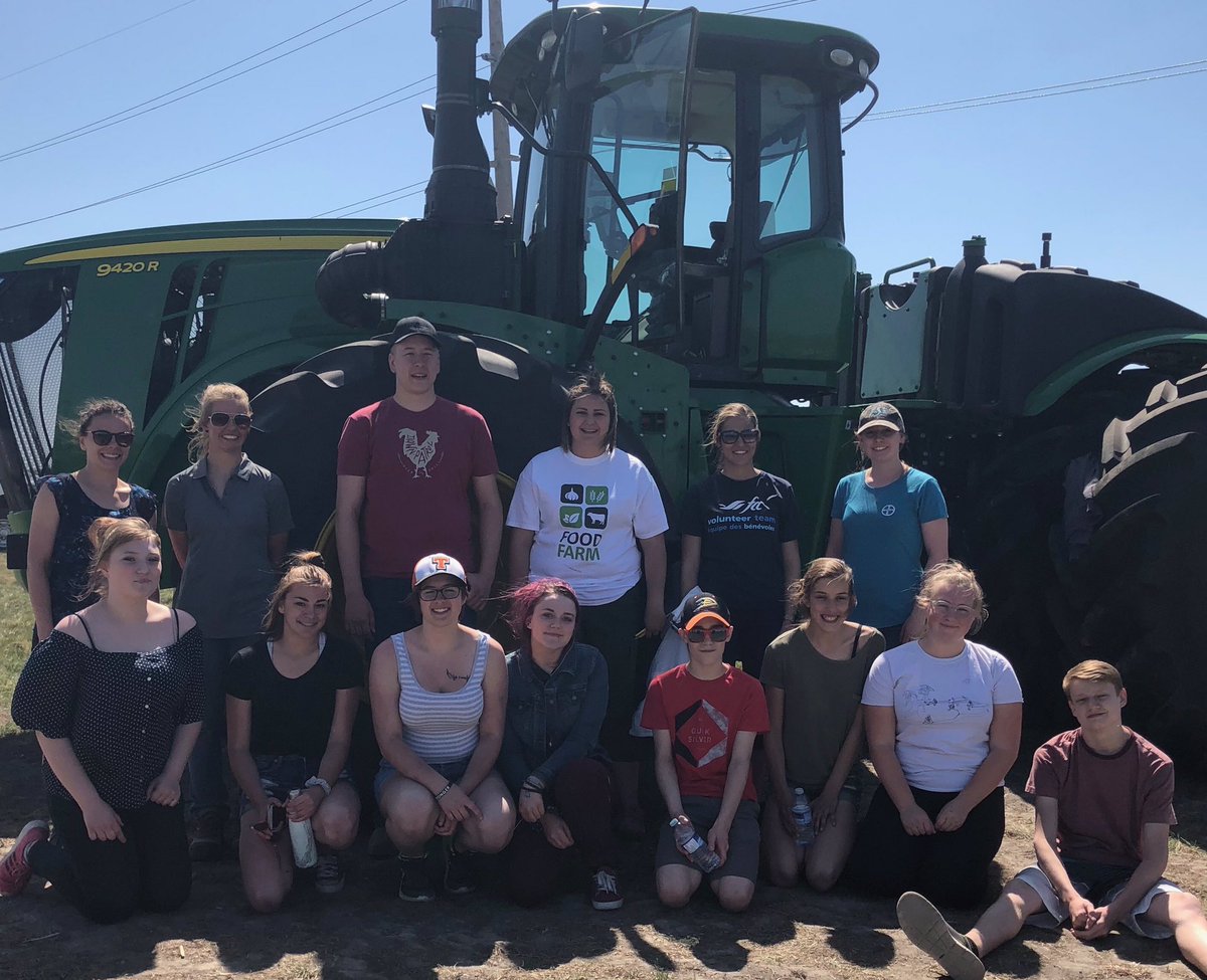 SHHS_SRC's tweet photo. Saints giving back to the community! Today &amp; tmrw several saints are volunteering @ the Ag in the classroom Pizza farm helping students learn about where our food comes from. We connected with some SHHS alumni that have chosen agriculture as a career!#agitc #saintsaftersacred https://t.co/Gj1tAYxzDq