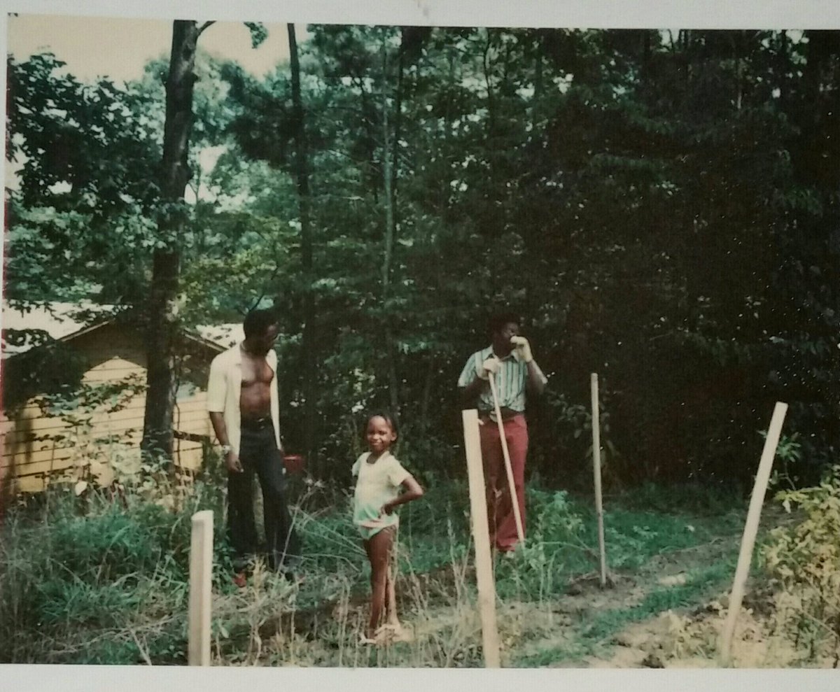 KeishaBottoms's tweet photo. BEST throwback pic EVER!  My dad, Major Lance, Curtis Mayfield &amp; I in our garden in our backyard in Collier Heights around 1976. From the Mississippi Delta, to Cabrini Green projects in Chicago, to Atlanta, no matter where they were, they were still true country boys at heart. https://t.co/k8cqlKztK2