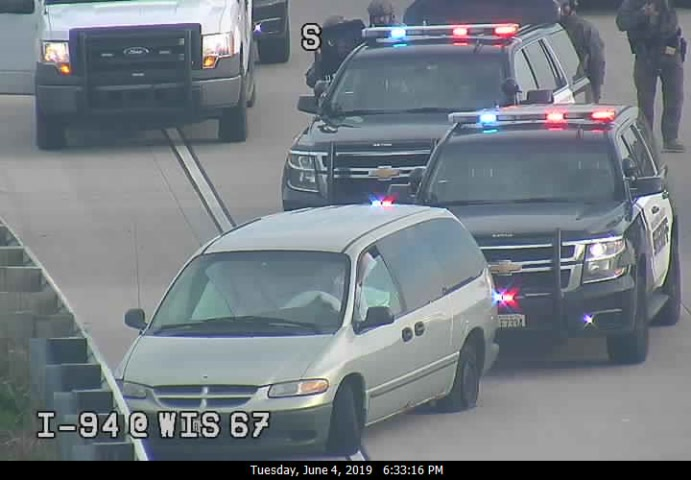 expatiation_now's tweet photo. #accident in #oconomowoc guys on scene have body armor, kevlar helmets and a #workingdog

Not sure whats going on, guy in the upper right hand corner is doing one of 3 things, talking on radio, drinking water/coffee, giving a hand signal https://t.co/GZhJdgEsgZ