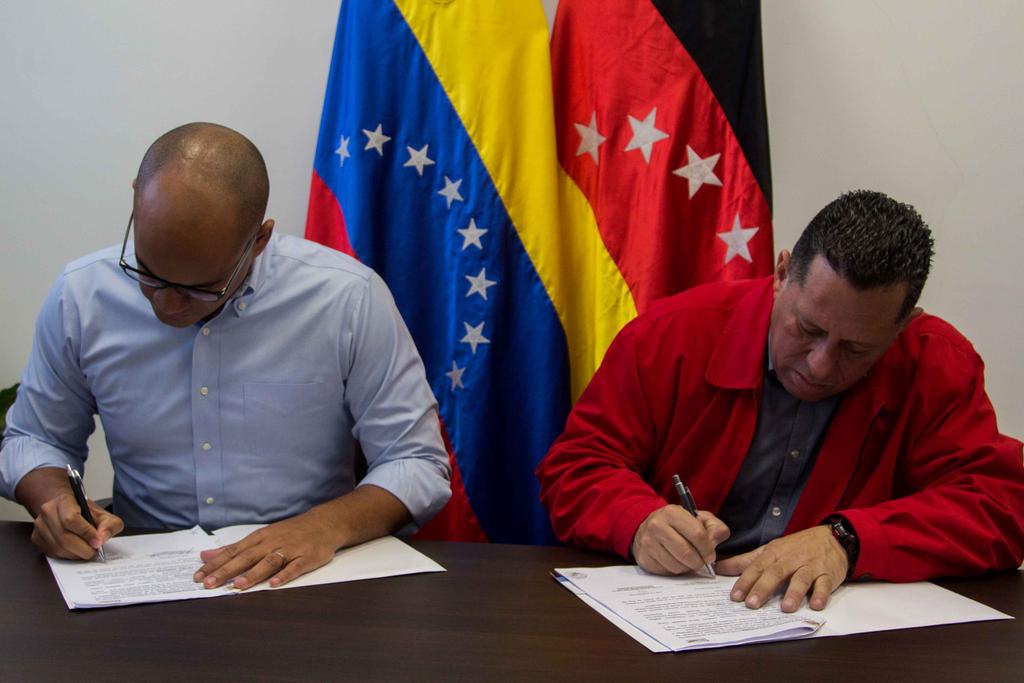 HectoRodriguez's tweet photo. Miranda está encaminada a ser el estado potencia exportador de Venezuela. Convoco a todos nuestros empresarios, productores y trabajadores a construir una nueva economía productiva y exportadora para la prosperidad de todas y todos. #MirandaProductiva #UniónYLealtad #4Jun https://t.co/FSKLvbN5At