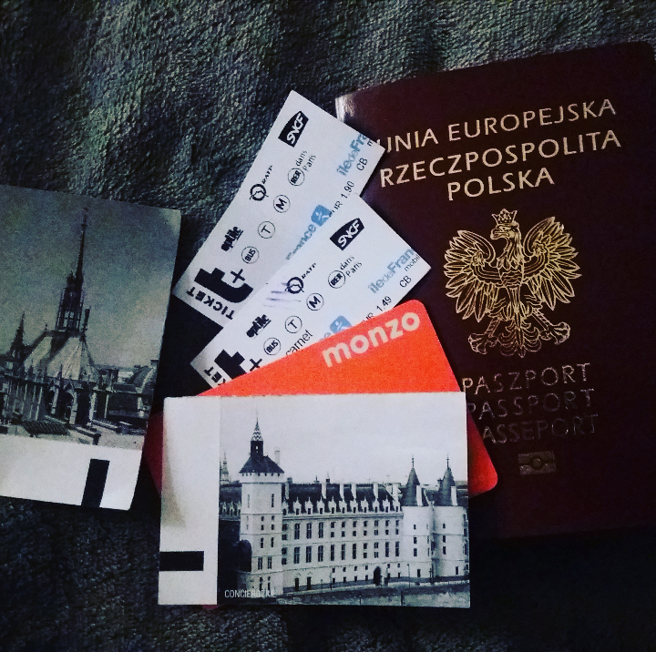 Travel essentials: ✔️biometric passport (through any gates within few seconds) ✔️ @monzo card (multi currency payments with no extra fees 😍). I can buy a toothbrush on the way, right? #traveltips #weekendstyle #holidaymanagementskills #london ↔️ #paris