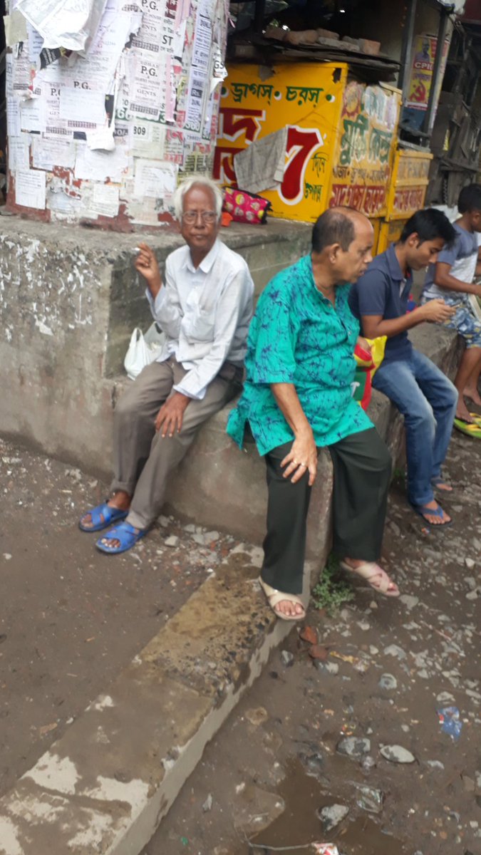 AnPlaces's tweet photo. @RailwaySeva
ON THE WORLD ENVIRONMENT DAY, PHOTOGRAPHS OF SMOKING ON EVERY RAIL STATION IN INDIAN RAIL STATION PREMISES UNDER  SEALDAH, MALDA, HOWRAH, ASANSOL DIVISION:
(PROTESTORS R BEING THREATENED BY THE HAWKER'S UNION, POLITICAL PARTIES)
HOW LONG EFFECTS OF "PASSIVE SMOKING"? https://t.co/IiXkBruov1