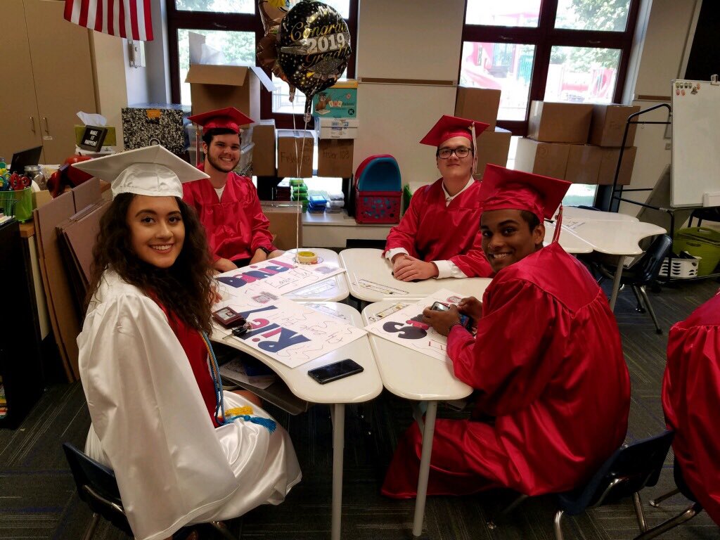 CVSDnews's tweet photo. Huge #CVshoutout to our @CVSDElementary schools for celebrating the @FlyCVEagles #CVClassOf2019 during today’s #CVSeniorDay graduation walk. Full photo album on our facebook page: https://t.co/0Yax4aCAu9 #ProudOfOurGrads #CVproud #KeepSoaring #DareToFly https://t.co/IIFxPQgpRf