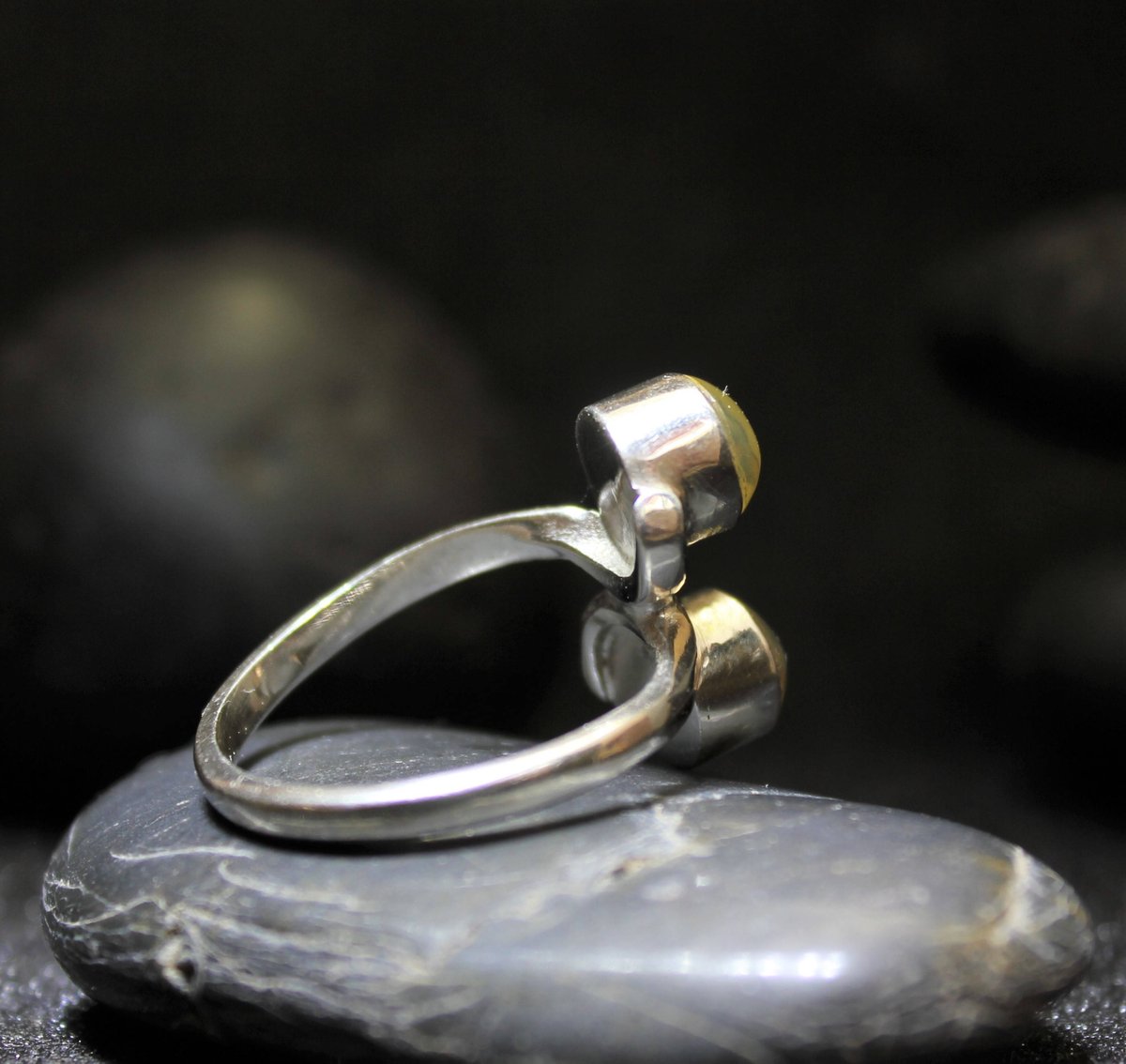 Yu2Xiaogang's tweet photo. Dominican Crystal Clear Blue Amber Sterling Silver 925 Ring round Shape Boho genuine multi-stone Size 8 15ct ancient green sea stone unique https://t.co/rAATTAPyXL #etsymntt #jewelry #larimar #fashion #MyBeachStore #boho #Etsy #SilverAmberRing https://t.co/jJUMRWdW5R