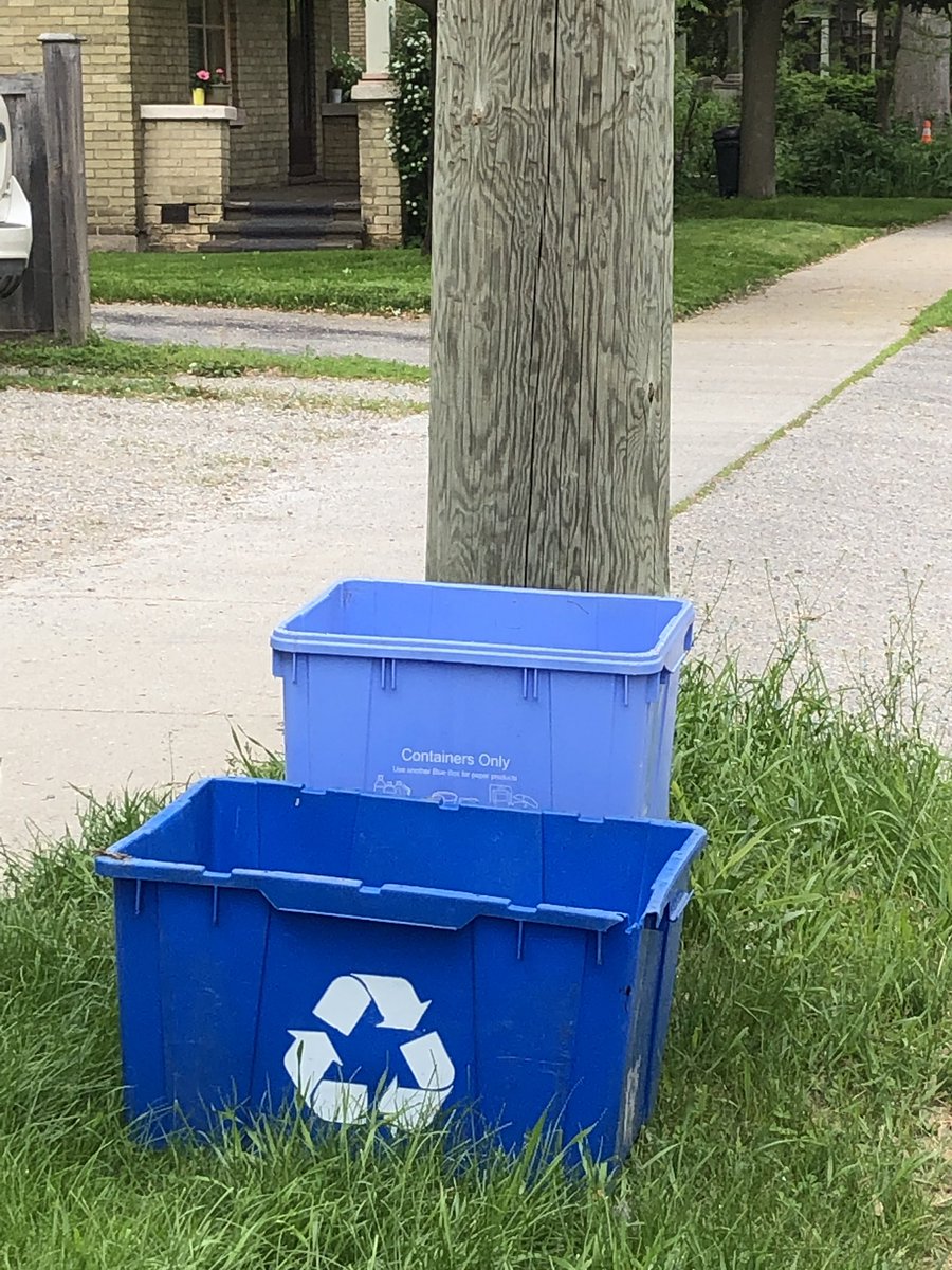oevca's tweet photo. Happy #GarbageEve #zoneF! #oevldn #trashtalk #twittertrash https://t.co/u7yeDMW1OS