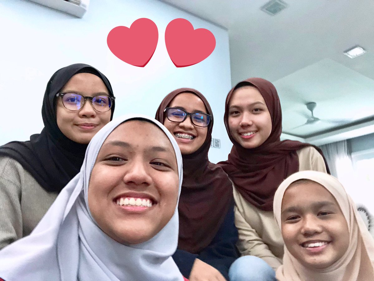 SeriPuteriDC's tweet photo. Selamat hari raya daripada keluarga kami kepada keluarga anda! 🌿 https://t.co/FB5FP67H3f