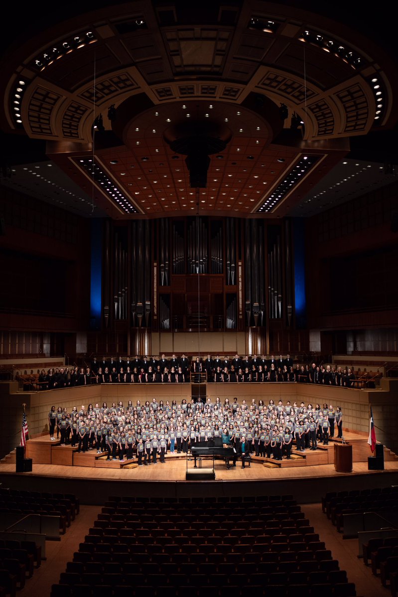 NTXChoirs's tweet photo. It's time for a little #NTCC #TransformationTuesday !!
Back in 2009, we had the #MetroplexChildrensChoir. Different name, but the same dedication to spreading joy with #music 😊🎵
•
#NTMCC #TYC #TICF #TCC #choir #texas #Plano #childrenschoir #meyersonsymphonycenter #DFW #singing https://t.co/VtnhP2AS1y