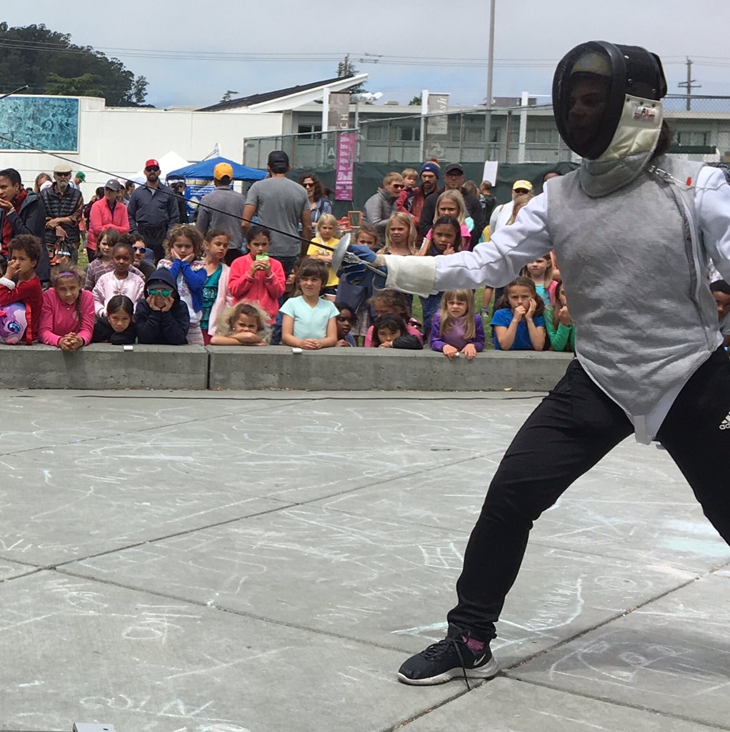 FairPlay4Girls's tweet photo. Girls in Sports Day in CA’s East Bay (host: @AlbanyRecDept) = 100s of girls trying lots of sports, signing up to play, and feeling proud of new skills. EVERY park and rec. dept. &amp; K-12 school CAN &amp; SHOULD have regular events like this! 🥎🏐🥍💪🏾🏀🥊 #titleix #ab2404 https://t.co/bpXswpQoZt