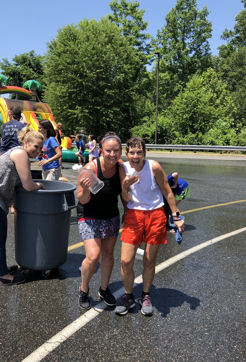bethroesch's tweet photo. When you get in a water battle with your fourth graders on Field Day.......@mredieske #soakingwetfun #BakerButler #4thgrade https://t.co/aUh6wrAEDd