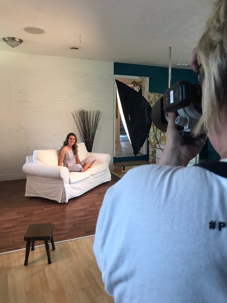 yourpicperfect's tweet photo. Hallie Truesdale and Ana Adams taking gorgeous pictures for their first senior session! https://t.co/kbynBfmRBM