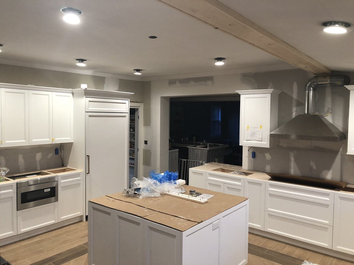 missquirkygal's tweet image. That my friends is a fridge. #6weeksin