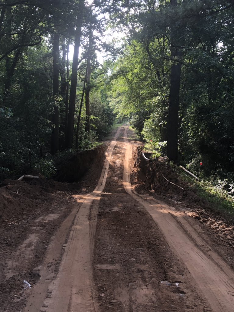 wadestanford's tweet image. Getting closer to a permanent fix to our road problem🤓 #RuralLife #RoadProblems #BigHoleInTheGround #EvilKnievel