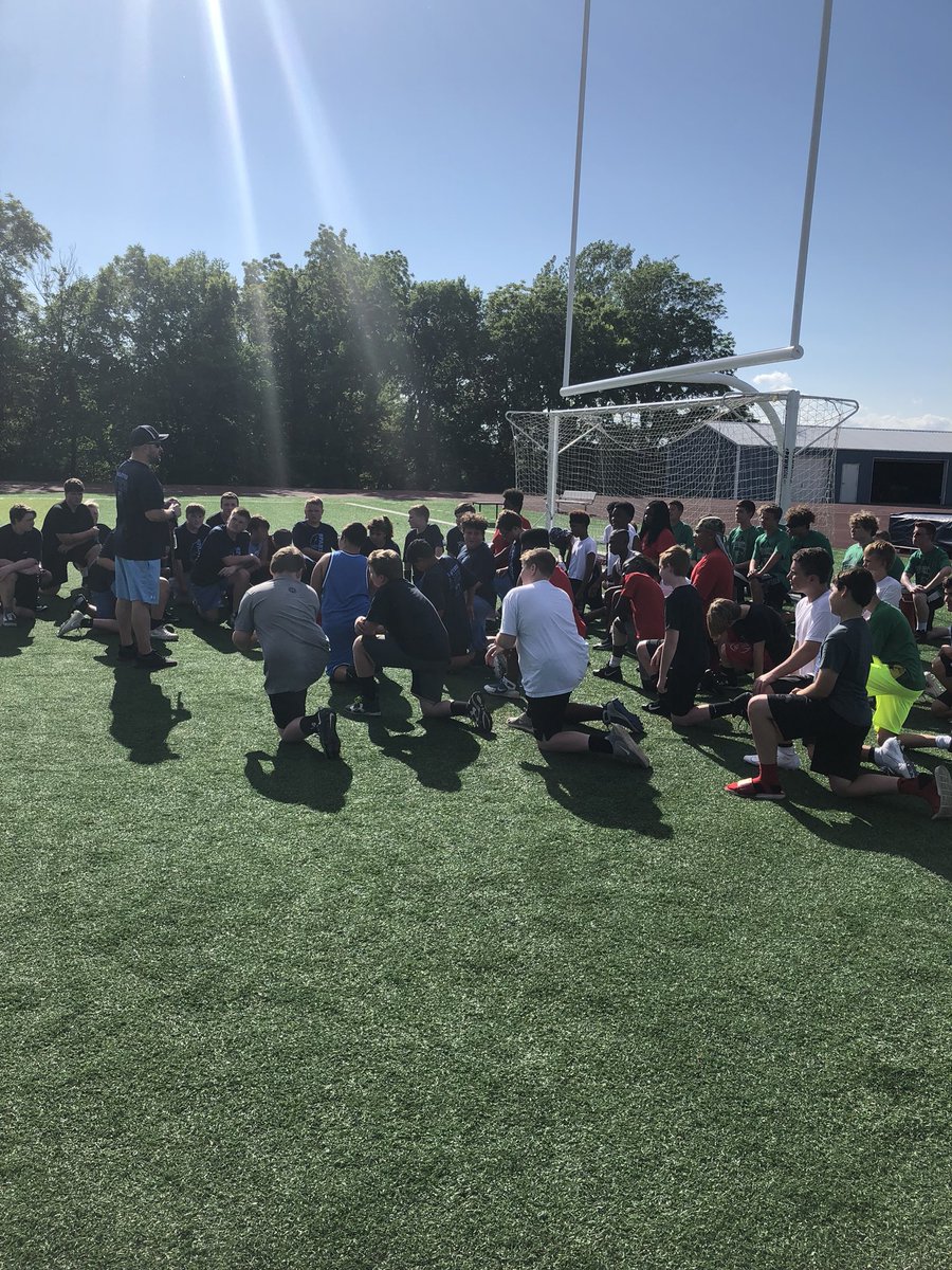 Had a great time getting better with middle school lineman from all over the city! We will be back at it next Tuesday watching the big fellas get after it! #wininthetrenches <a href="/NMMSNorthstars/">New Mark</a> <a href="/Future_Falcon/">Future Falcons</a>