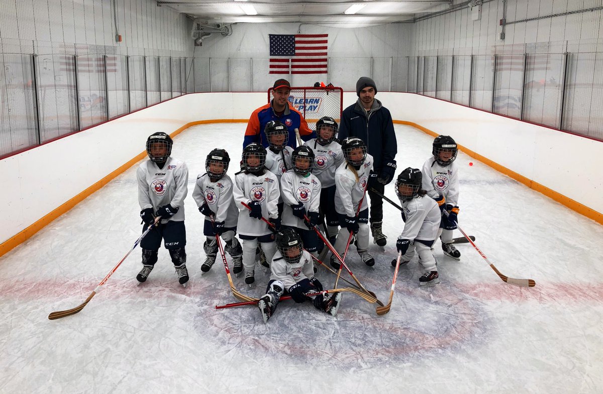 LIC_ICE's tweet photo. 🎓Graduation Day 🎓 

Another group of future #Isles just completed our Spring #LearnToPlay class! 🏒 🥅 

Thanks to the @NHL @NHLPA and @NYIslanders for helping grow the game! https://t.co/pLC3AFGAfa