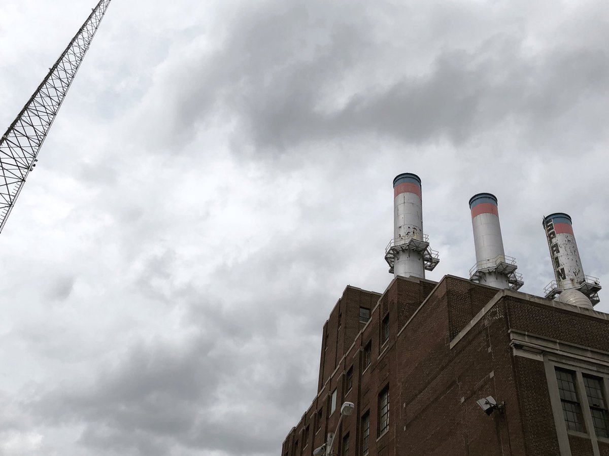 HiHatPapi's tweet image. The D is architectural magic #detroit #detroitarchitecture #industrialarchitecture