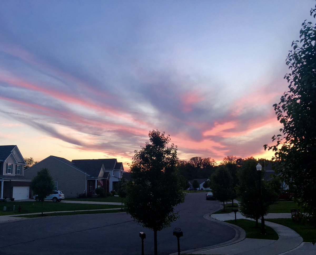 NewsLaw1's tweet photo. The sky was pretty tonight on our walk... ☺️ https://t.co/hJ9UBs8TXX