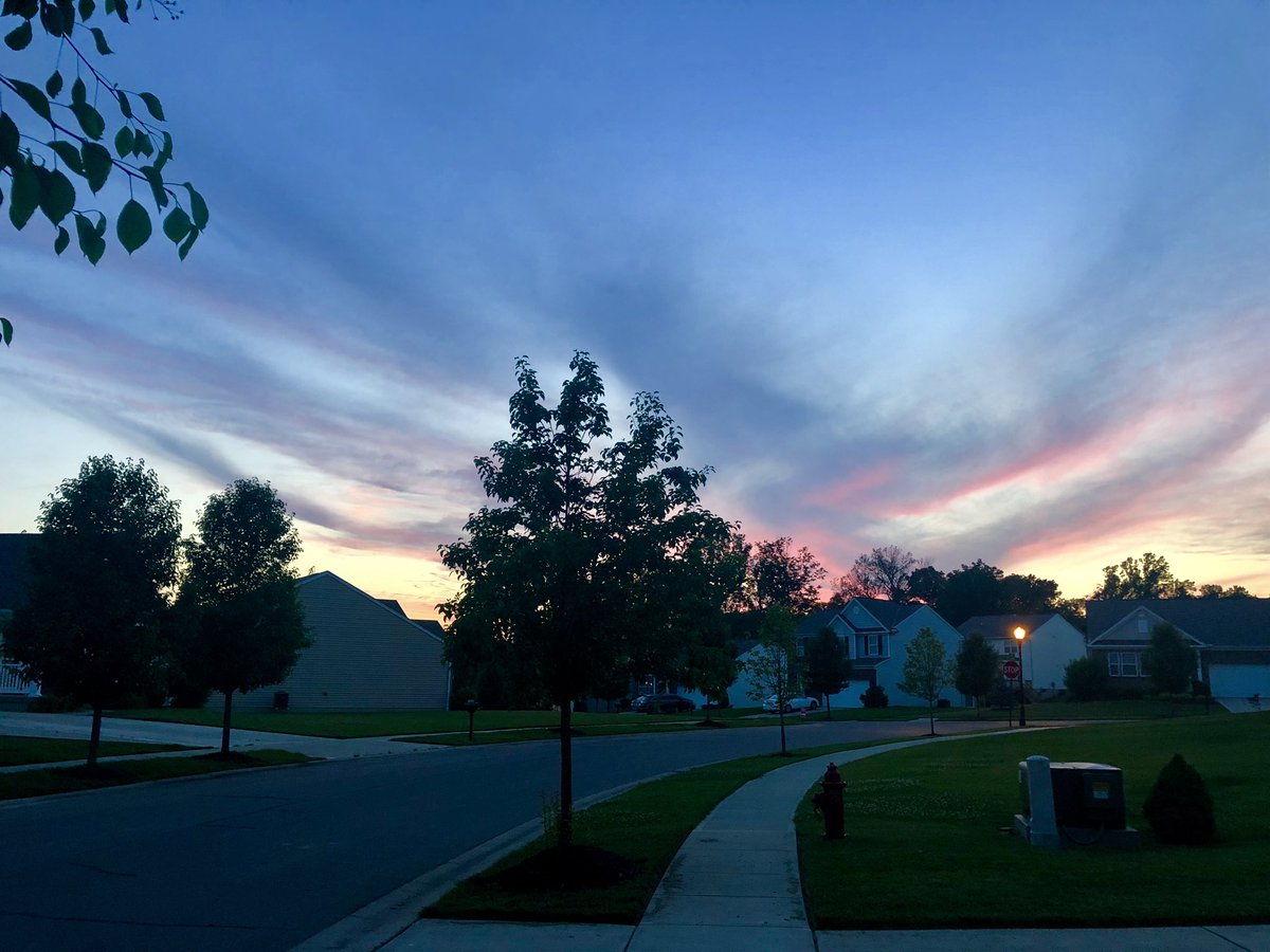 NewsLaw1's tweet photo. The sky was pretty tonight on our walk... ☺️ https://t.co/hJ9UBs8TXX