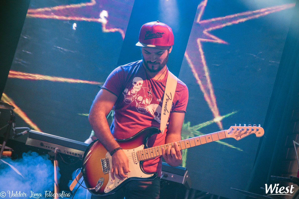 MysaelBass's tweet photo. Boa noite... Ótima terça a Todos...
#MysaBassGuitar https://t.co/YI1wvApzE2