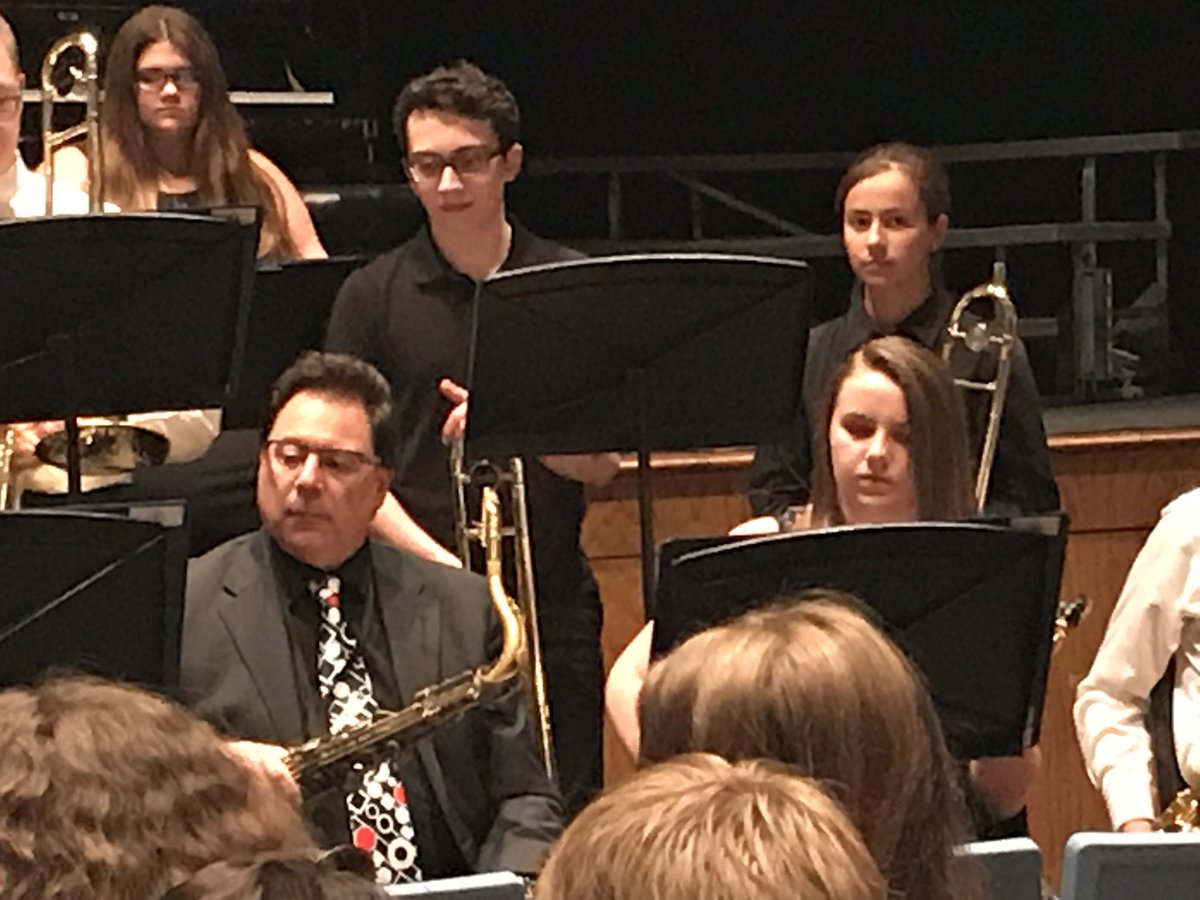 MWBandGuard's tweet photo. Congratulations to our Senior High Jazz band on a fantastic year end concert. A very special Thank You to their guest soloist John Viavattine. The Senior High Chorus was beautiful as well. Congratulations to all of our Seniors! #classof2019 #WildcatMusicians #PRIDEinthePaw https://t.co/lqPWAiHwP5