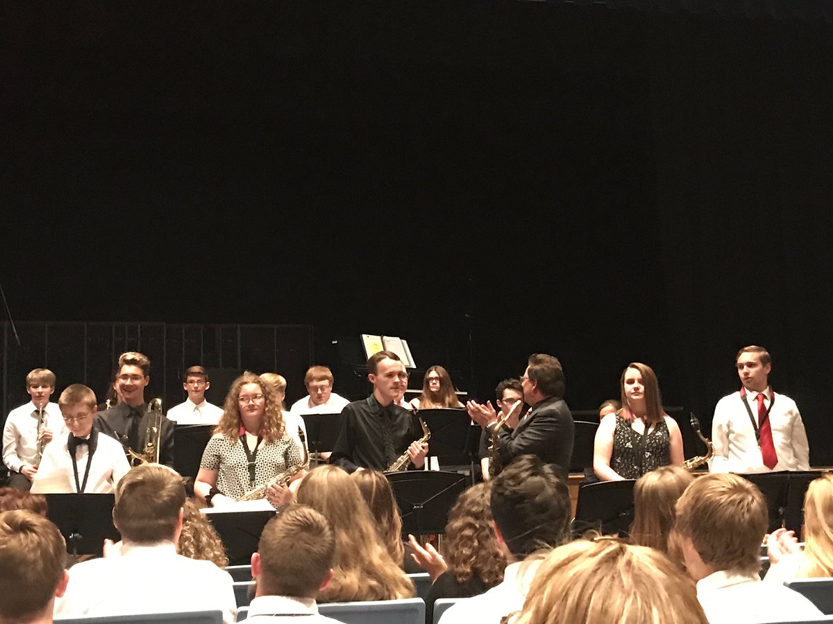 MWBandGuard's tweet photo. Congratulations to our Senior High Jazz band on a fantastic year end concert. A very special Thank You to their guest soloist John Viavattine. The Senior High Chorus was beautiful as well. Congratulations to all of our Seniors! #classof2019 #WildcatMusicians #PRIDEinthePaw https://t.co/lqPWAiHwP5