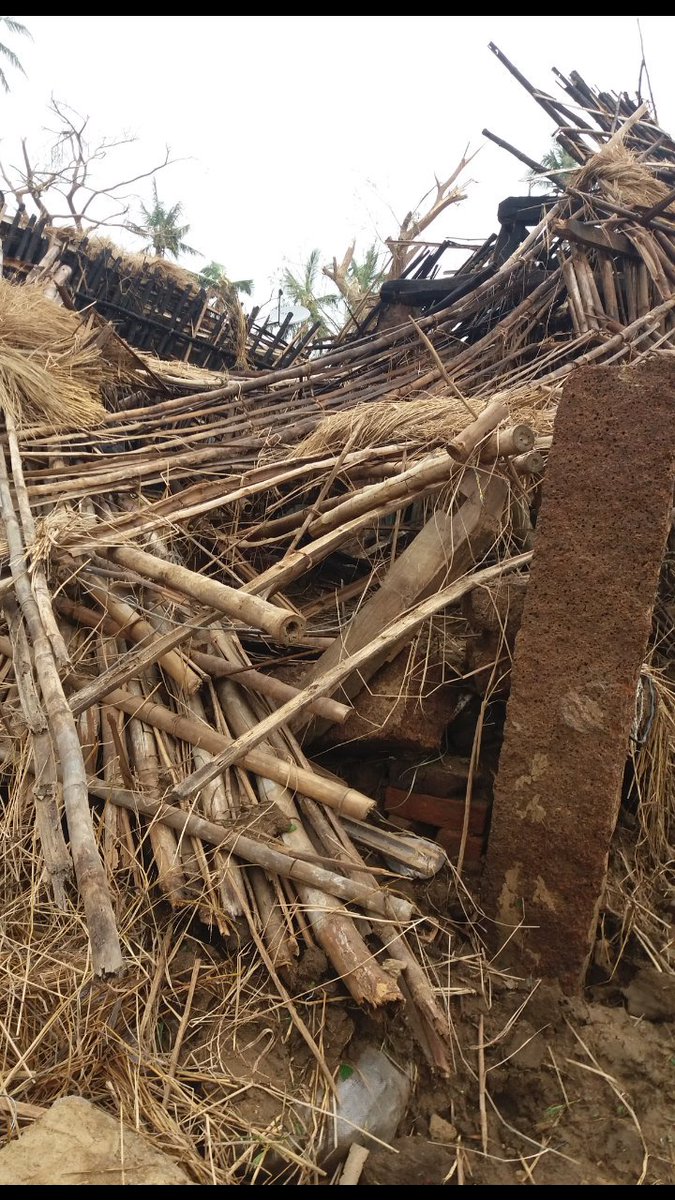 SANTOSHKP20's tweet photo. ପୁରୀ ଜିଲ୍ଲା ଅନ୍ତର୍ଭୂକ୍ତ ଗୋପ ବ୍ଲକର ନୂଆଖୋଲମରା ଗ୍ରାମପଞ୍ଚାୟତର ଓରତଣ୍ଡା ଗ୍ରାମରେ ଦୈତାରୀ ପ୍ରଧାନ ଙ୍କର  ଘର ବାତ୍ଯା "ଫନି" ରେ ସମ୍ପୂର୍ଣ୍ଣ ରୂପେ ଭାଙ୍ଗିଯାଇଛି। କିନ୍ତୁ ଉକ୍ତ ବ୍ଯକ୍ତିଙ୍କ ନାମ ବ୍ଲକରୁ ପ୍ରକାଶ ପାଇଥିବା ଘରଭଙ୍ଗା ପ୍ରଦାନ ଲିସ୍ଟ ରେ ପ୍ରକାଶପାଇନାହଁ।@PRDeptOdisha @IPR_Odisha #CycloneFani @CMO_Odisha https://t.co/FHE0PbprmS