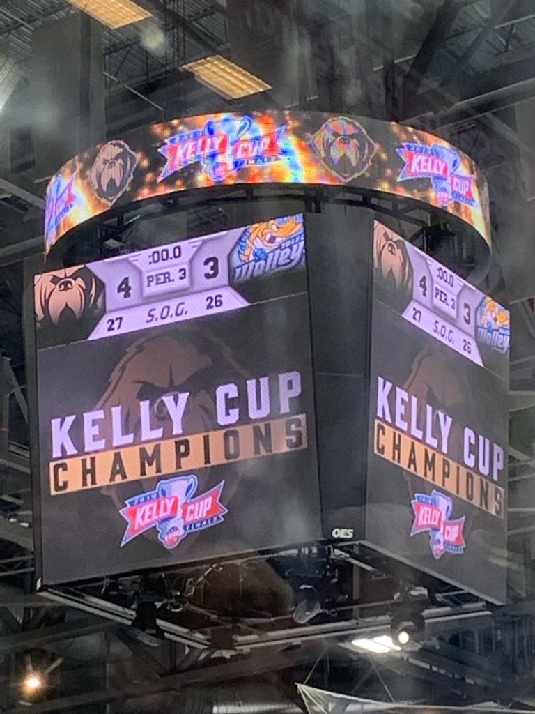 Thepawspanl's tweet photo. What a game @NLGrowlers win the Kelly Cup @MileOne_Centre was lit up. Canโt wait until next season @Buddy_ThePuffin #StandOnGaurd #StandProud #SquishedTheFish https://t.co/ybH01yyxxy