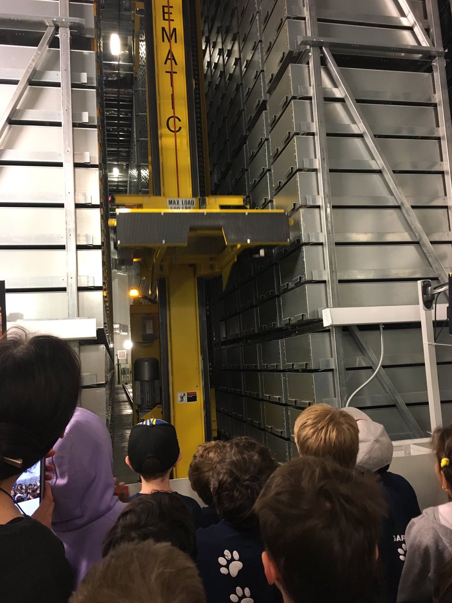 mmhigh1's tweet photo. Today Room 205 visited U of C to see robots retrieving books, the carillon, and the Midway Plaisance! @CoonleyES https://t.co/qyz5AU8Jg8