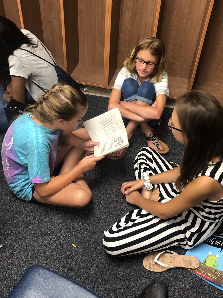 LMMSRocks's tweet photo. Today Jr. Beta read to Mrs. Rexroad’s 3rd Grade class! What a fun experience for all. #whyIteachLMMS @LMMSRocks https://t.co/JTrve854Vu