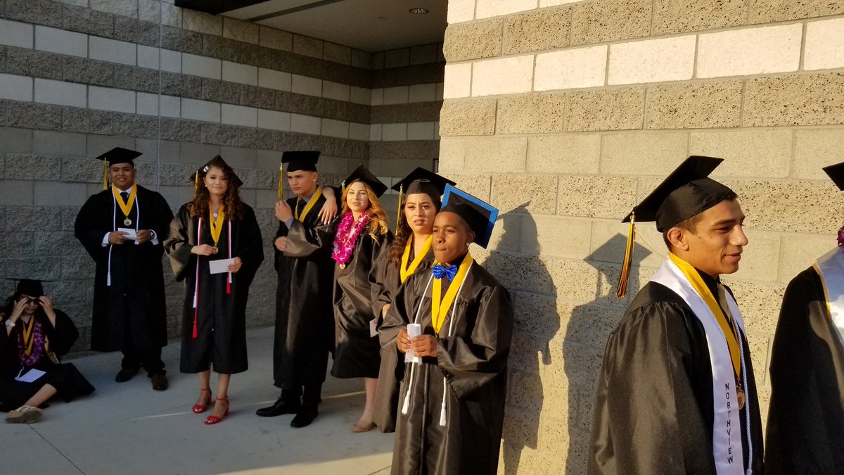 NHSLibrary_'s tweet photo. C/O 2019 ready to graduate! #nhsvikings #graduation #CO2019 🎓💛🖤 https://t.co/zsLRbtHhR5