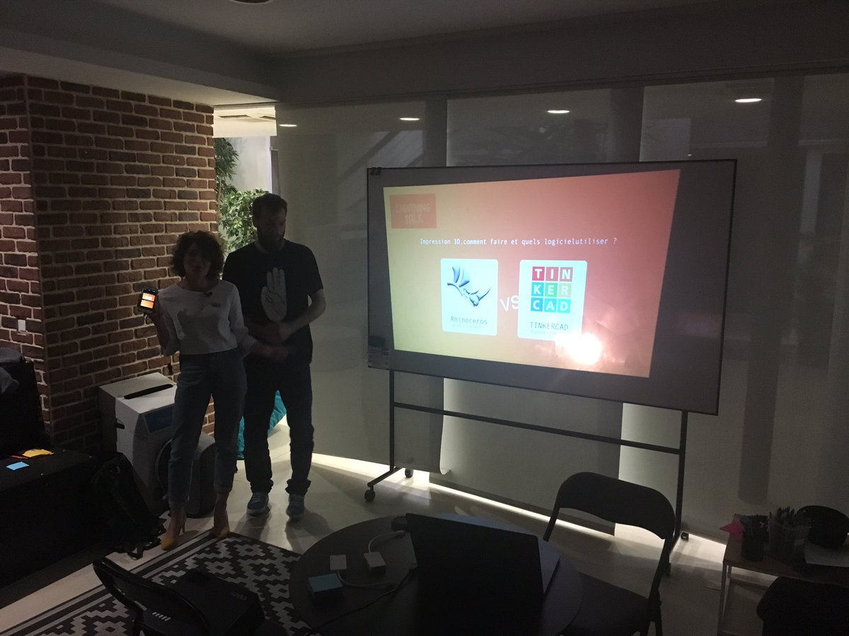 YoanSmit's tweet photo. Hier soir @aurlie_rolland et @twitdefllo nous présentaient leurs outils de conception d'objets 3D #Rhinoceros et #tinkercad. Ça donne envie de s'y mettre, merci à eux 😊 #benext #PartageDeConnaissance #fuego #LightningTalk https://t.co/eJWBQ2qUym