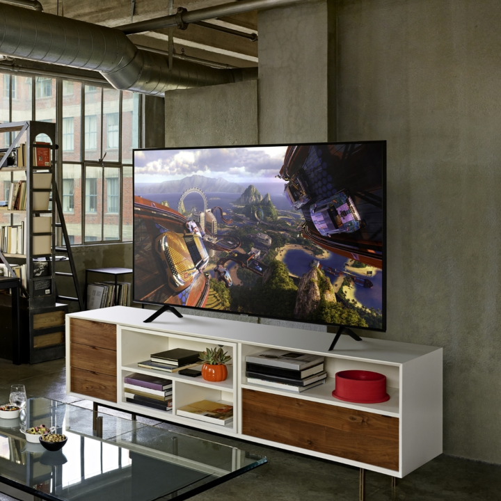 SamsungBulgaria's tweet photo. Какво е на дневен ред за теб и #QLEDTV след работния ден? Телевизионни шоута, филми или игри? #SeeNothingElse https://t.co/gw1z9UBJlQ https://t.co/sHHvrcz8z0