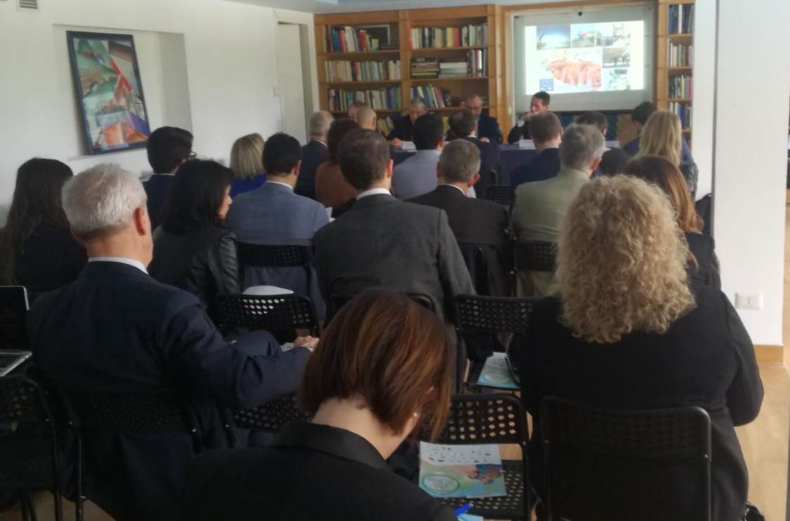 Presentata a #Roma, in occasione di un incontro con rappresentanti di enti istituzionali e scientifici presso il Circolo degli Esteri, l'VIII edizione di Blue Sea Land, dal 17 al 20 ottobre a Mazara del Vallo #MAECI <a href="/nino_carlino/">nino carlino</a> #bluesealand2019 distrettopescaecrescitablu.it/blue-sea-land-…