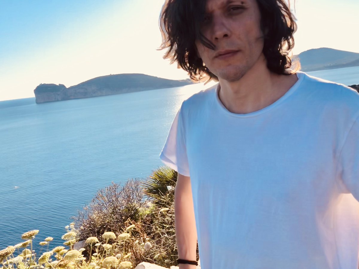 MetaErmal's tweet photo. Ci vediamo stasera all’arena di Verona. #seatmusicawards2019 https://t.co/J9lm2lmLrA