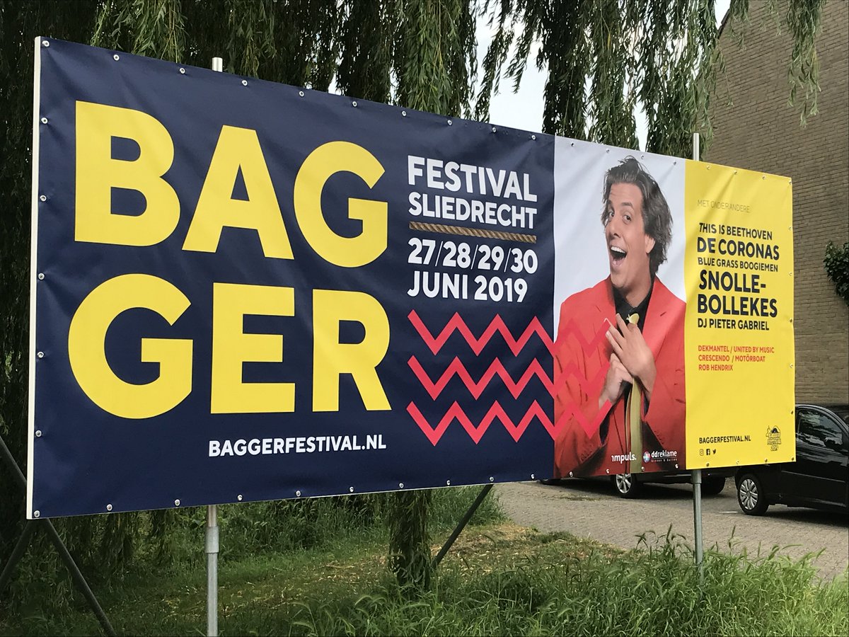 Wat hangen ze fraai! #MooiSliedrecht... kiest voor het #Baggerfestival!